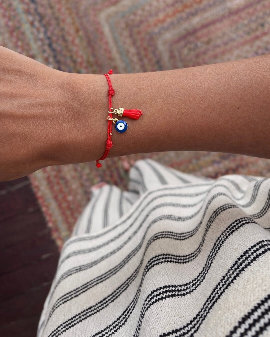 Pulsera Amuleto Protección Intensa
(ojo protector + mano roja)
