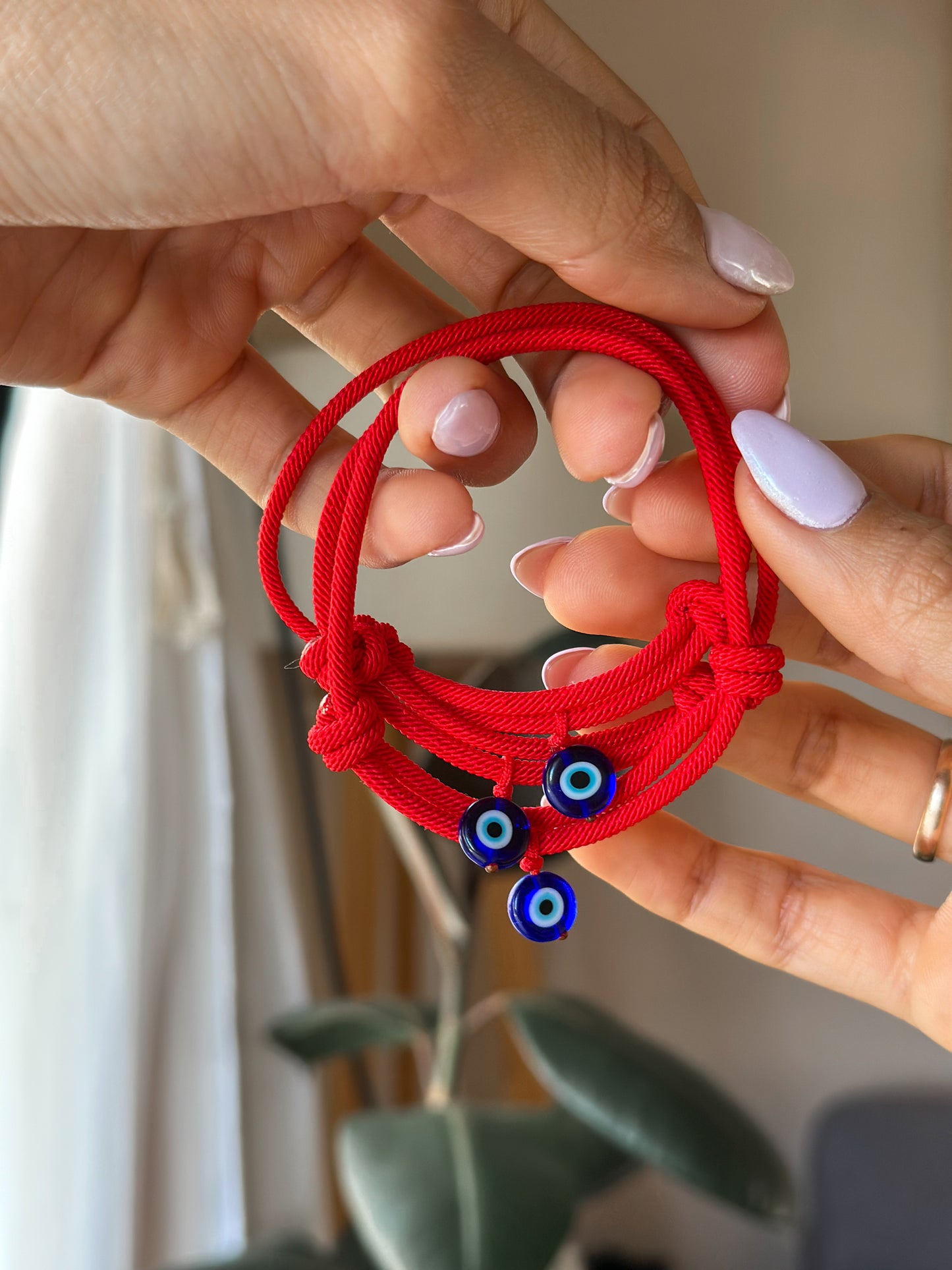 AMULETO “HILO ROJO DE PROTECCIÓN”