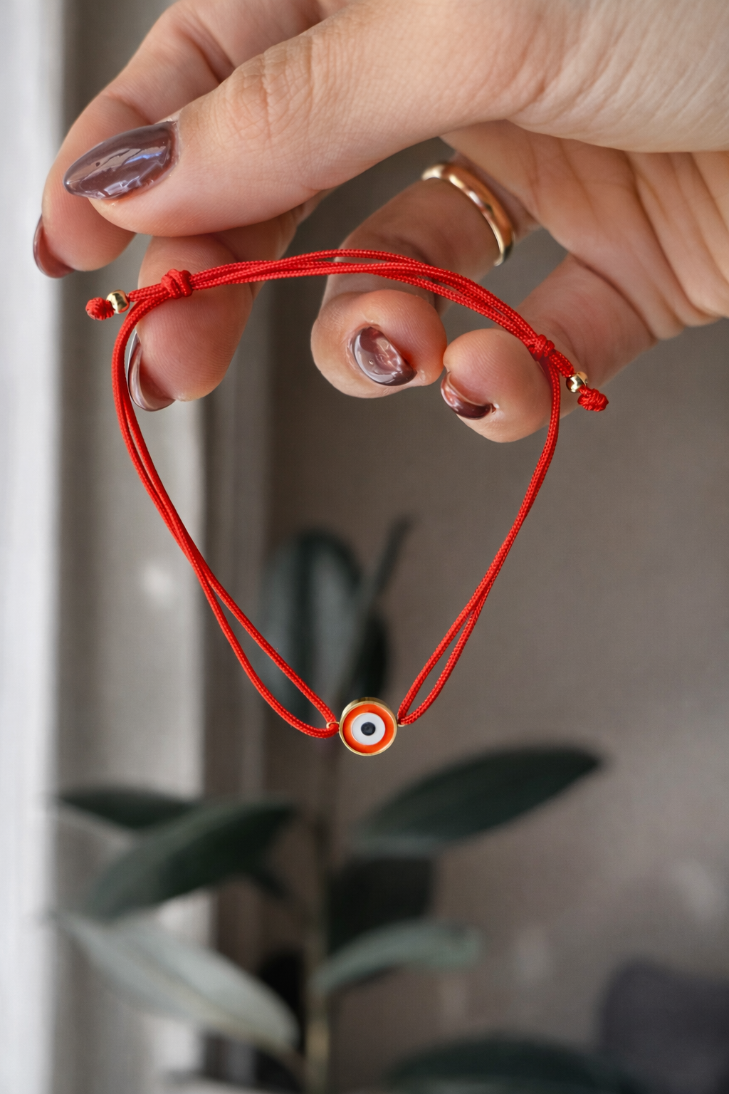 Amuleto ojito rojo
